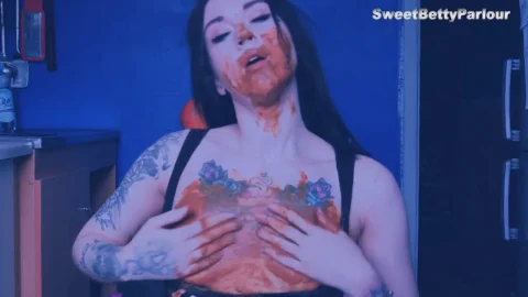 [Special #519] SweetBettyParlour shitting and face scat play show. (HD 1080p)