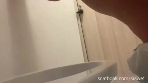Siswet – Peeing Complete Video with Siswet