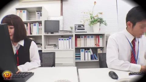 EE-207 勤務中連発大おなら～周りにバレてる大爆音～ コスチューム Office Lady Farting HD