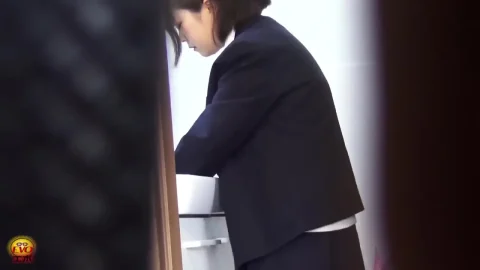 EE-167 Pissing 羞恥盗撮 女子校生のお漏らし さまざまなシチュエーションで響き渡る漏音 HD