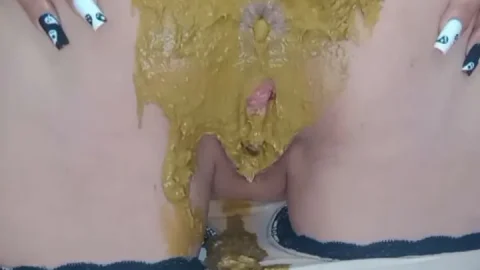 Miamartins – Shitting in panties (Full Video