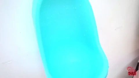 FF-108 羞恥尿線 素人娘の立ちション初体験 Amateur Ladies Pissing