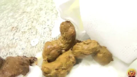 BFEE-05 Girls shitting in public places in the city. (HD 1080p)