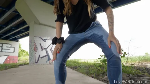 Lola Desire – Lola Desire wetting jeans | Complete Footage