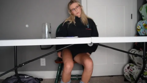 Complete Footage — keeks 3005 – Pee Desperation In Class