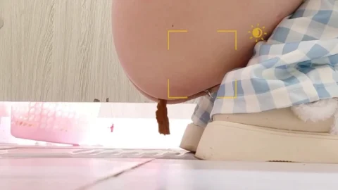 BFJP-200 トイレでおしっことうんちをする Peeing and Shitting in Toilet HD