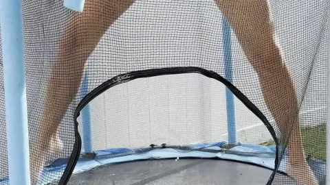 tiffstreatsxoxo – Peeing while jumping on the Trampoline — Complete Video