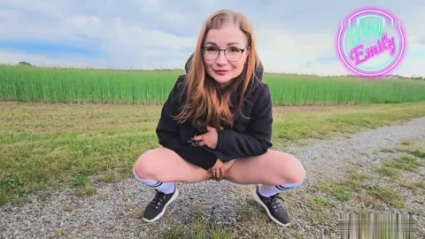 Tinyemily – My Longest Piss – Extra Lots Of Piss HQ