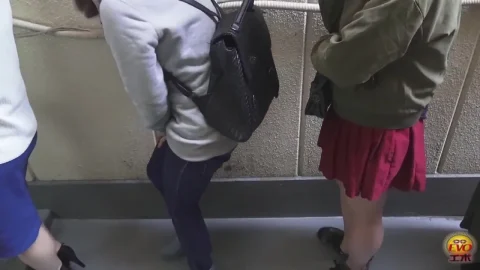 EE-234 Piss in Jeans Accident on Public ~小便に濡れたジーパン~ HD