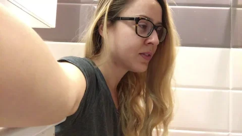 EllaGilbert – Thick Log Asshole Shitting P1 (Full Video