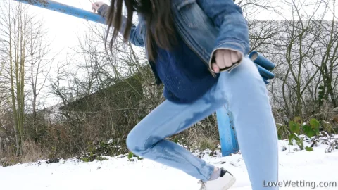 Lola Desire – Wetting jeans | Full Scene
