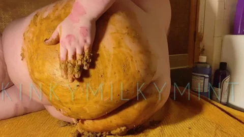 KinkyMilkyMint – Huge Ass Covered in Shit (Full Scene